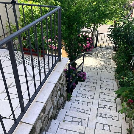 Ferienwohnung App Tony Dramalj Exterior foto
