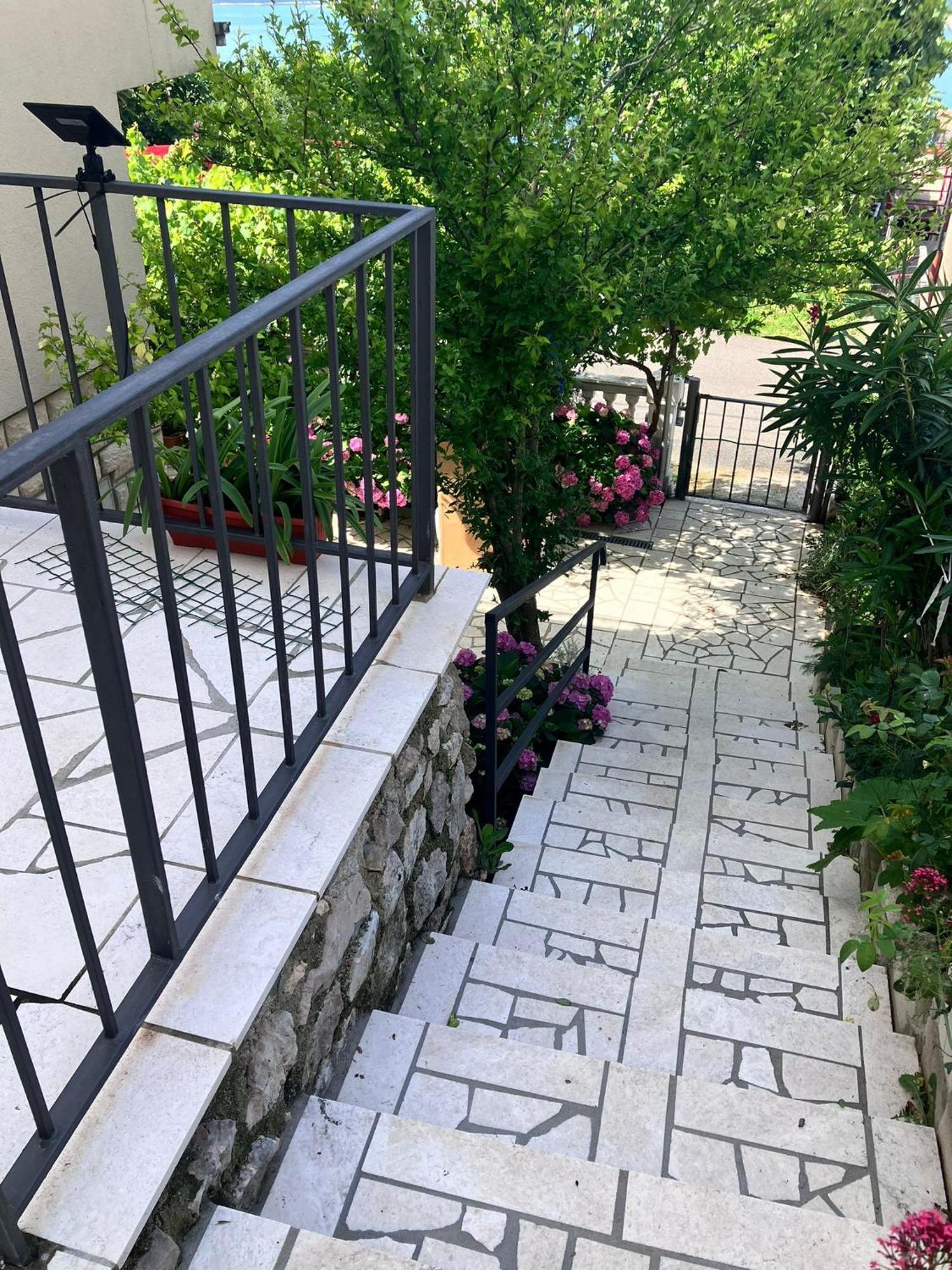 Ferienwohnung App Tony Dramalj Exterior foto
